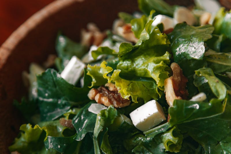 Rocket and pear salad with walnuts and blue cheese